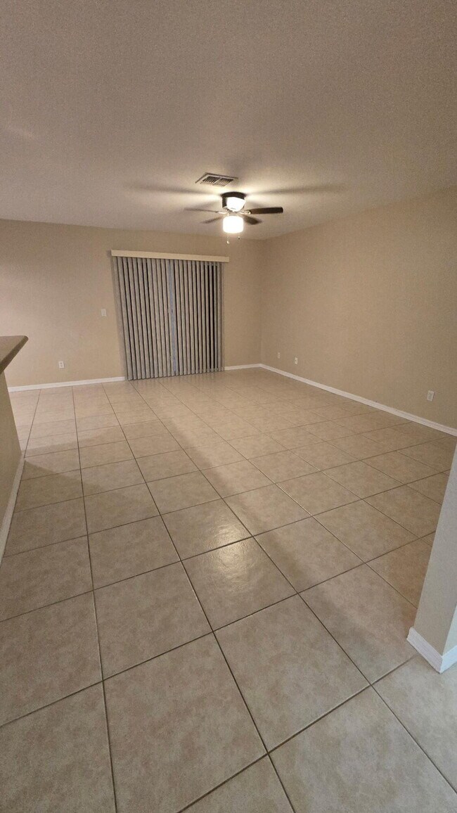 Building Photo - 1999 Newport Isles Blvd