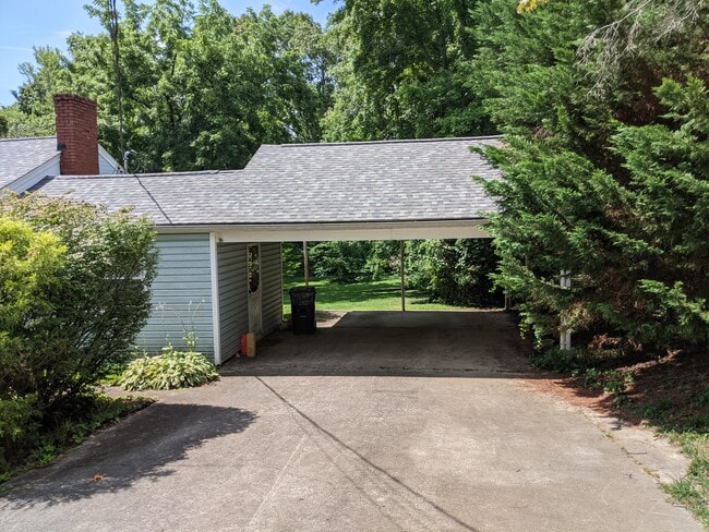 Building Photo - 3812 Thrall Dr