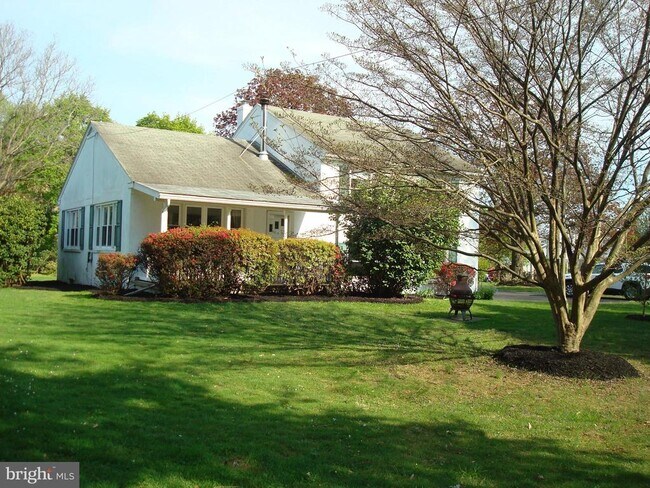 Building Photo - 1346 Faucett Dr