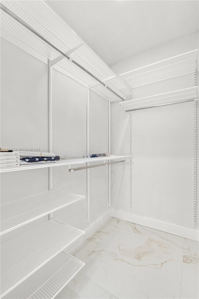 Building Photo - 2413 N Greenway Dr