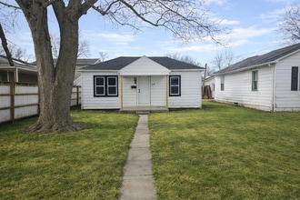 Building Photo - 2 bed, 1 bath in quiet East Alton neighborhood!