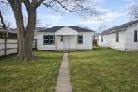 Building Photo - 2 bed, 1 bath in quiet East Alton neighborhood!