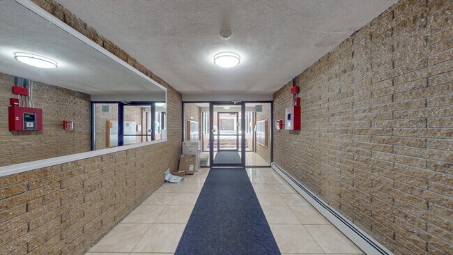 Building Photo - 15 Walbridge St