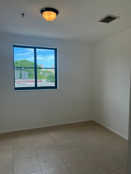 Building Photo - 1134 NW 5th St