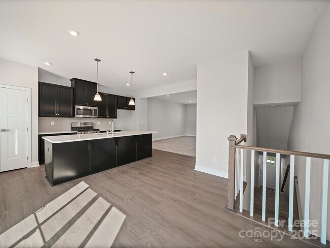 Building Photo - 9922 Oaklawn Blvd NW