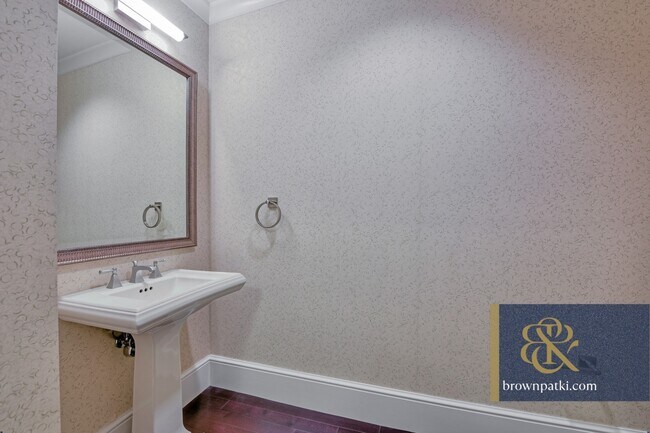 Building Photo - 690 Market St