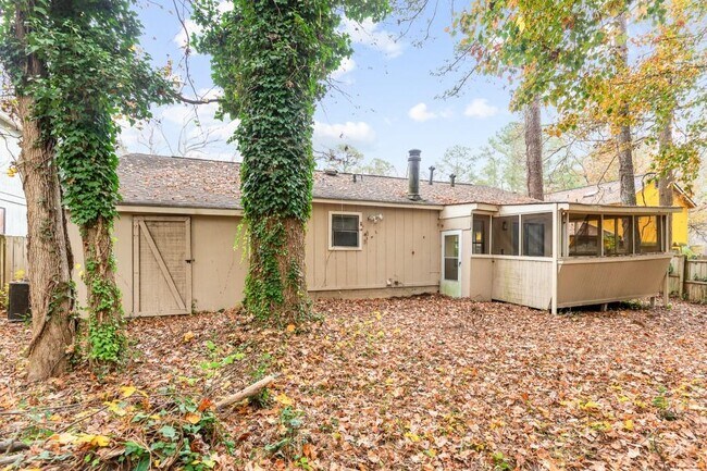 Building Photo - 1042 Mainstreet Lake Dr