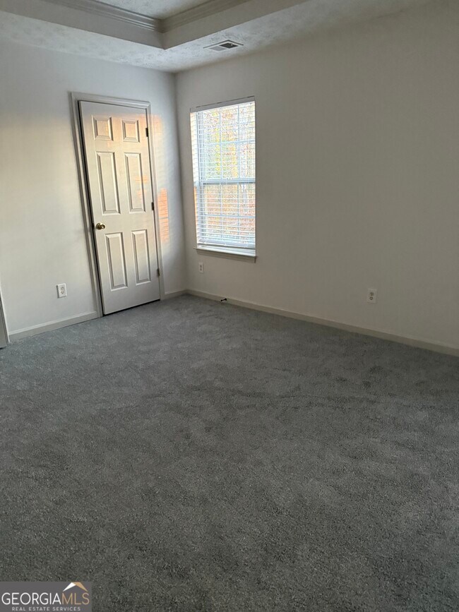 Building Photo - 5460 Hampton Ct