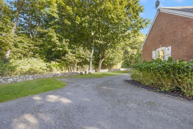 Building Photo - 8 Brenton Rd