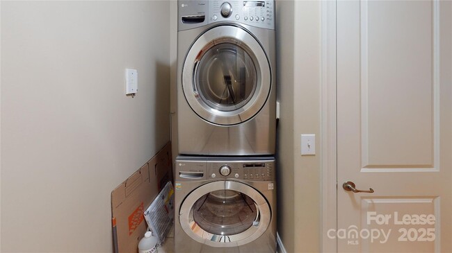 Building Photo - 4620 Piedmont Row Dr