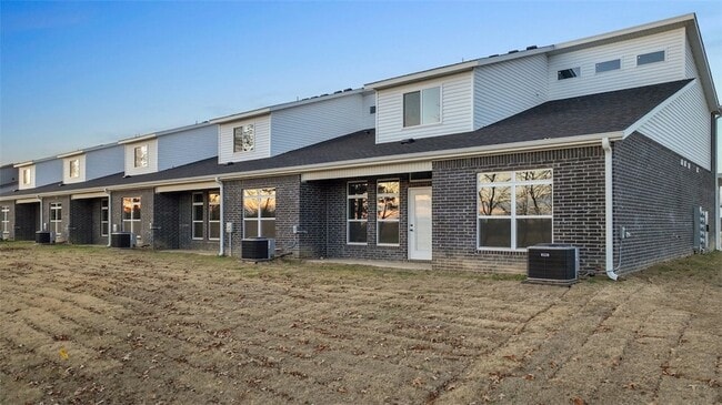 Building Photo - 1851 Lapis Ave