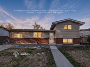 Building Photo - 402 S Robb Way