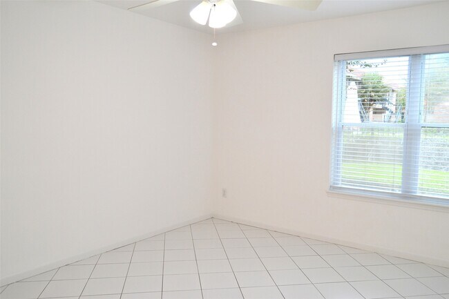 Building Photo - 845 Augusta Dr