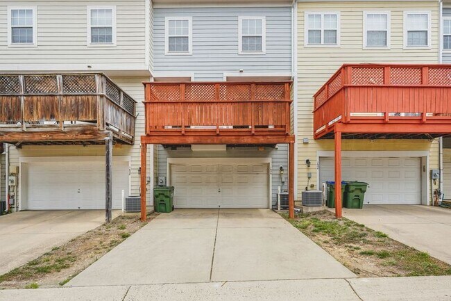 Building Photo - 1606 Wilcox Ave