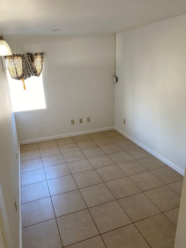 Building Photo - 398 Kanaloa Ave