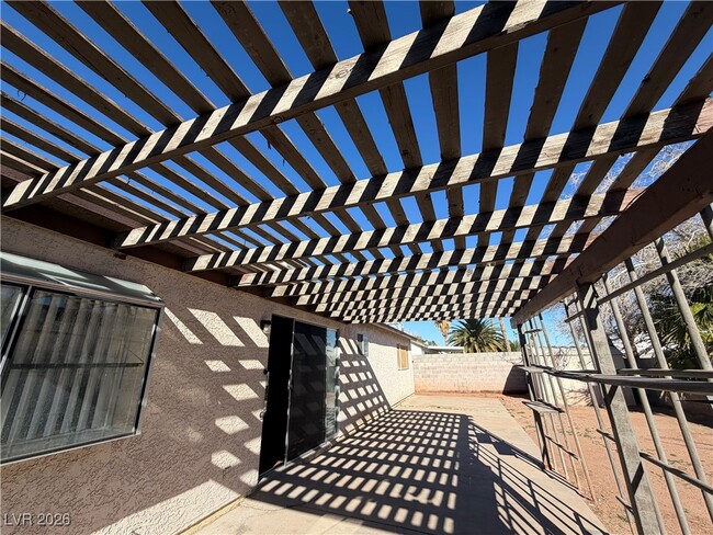 Building Photo - 1560 Elaine Dr