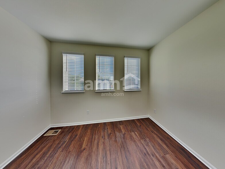 Building Photo - 4990 Hawk Meadow Dr