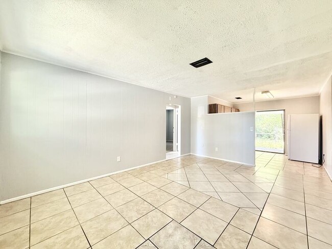 Building Photo - 605 64th Ave W