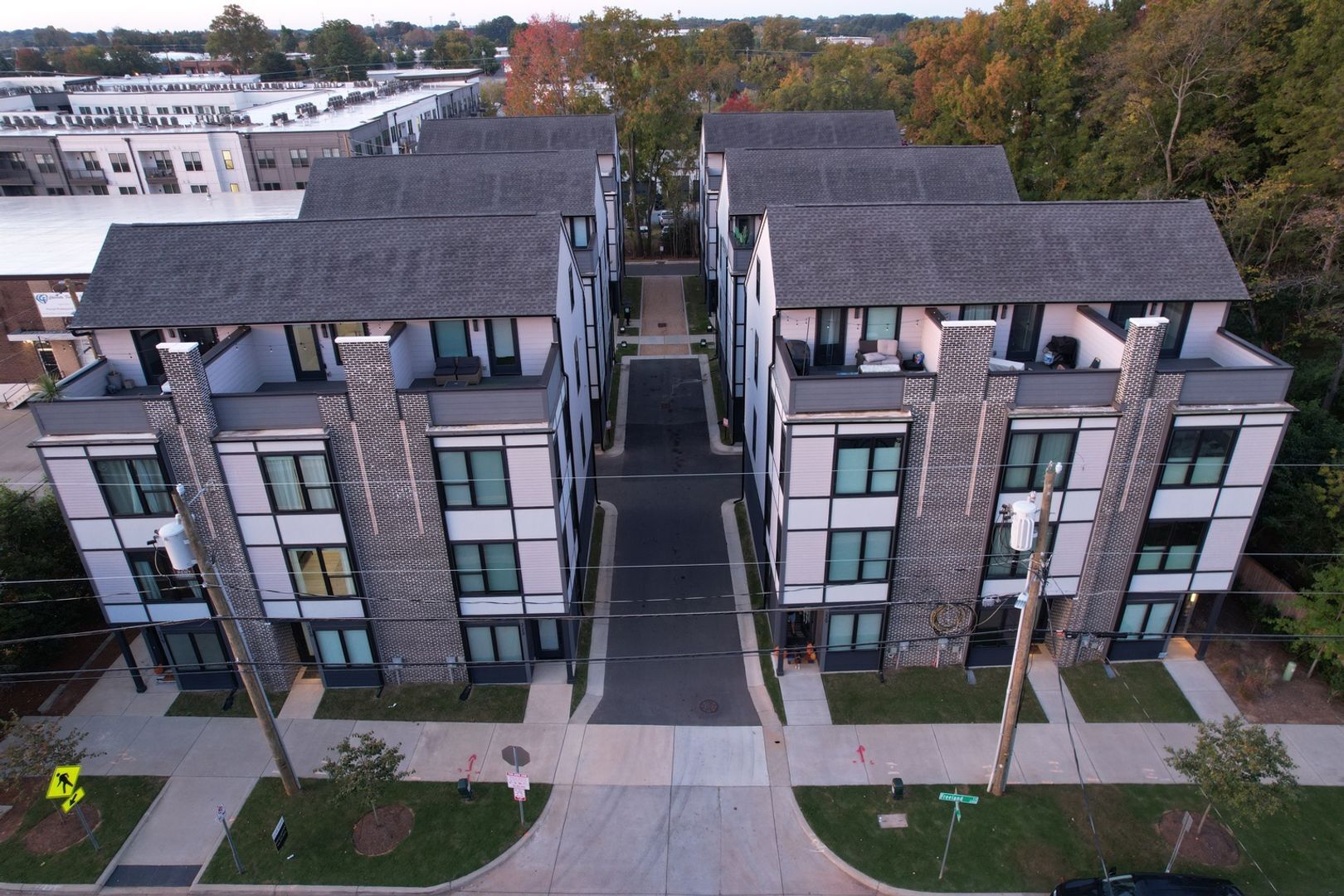 Building Photo - 215 Freeland Ln