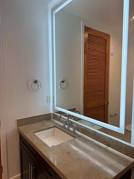 Building Photo - 395 E 4th St