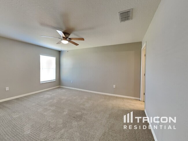 Building Photo - 229 Cascara Ln