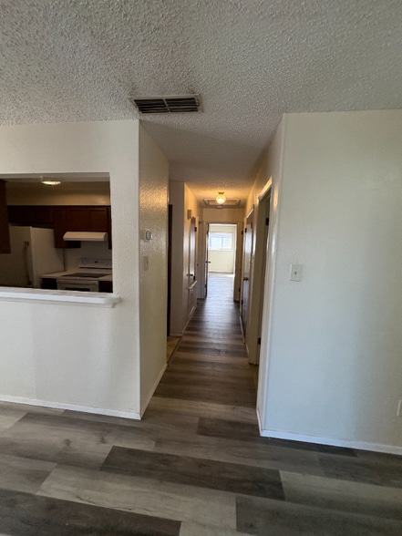 Building Photo - 321 Easy St