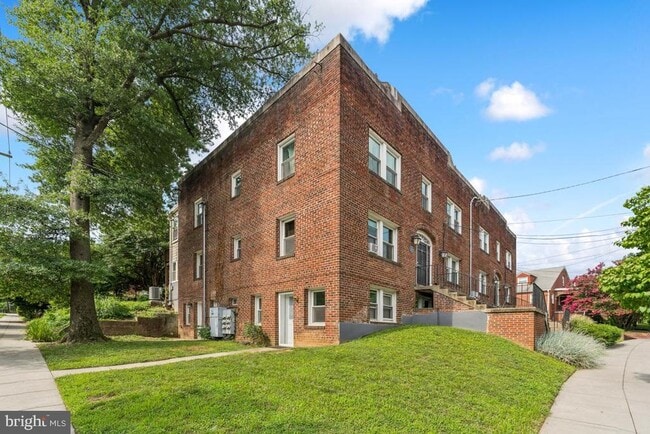 Building Photo - 1400 Oglethorpe St NW