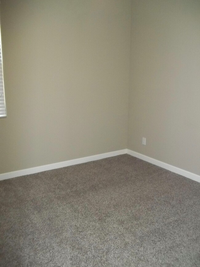 Building Photo - Beautiful Home in Gated Community