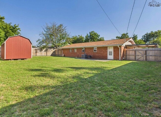 Building Photo - 601 Hazel St