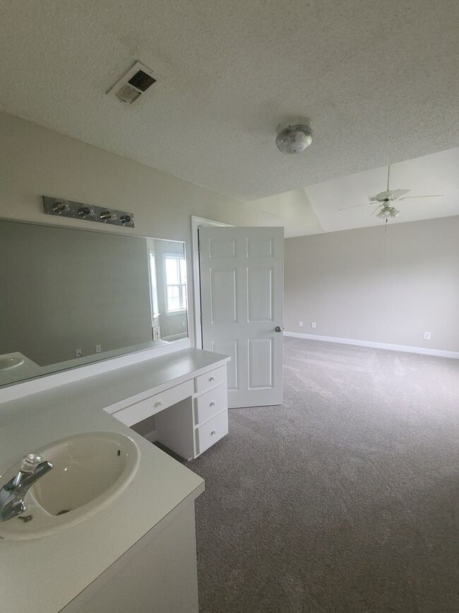 Building Photo - 110 Cambridge Dr