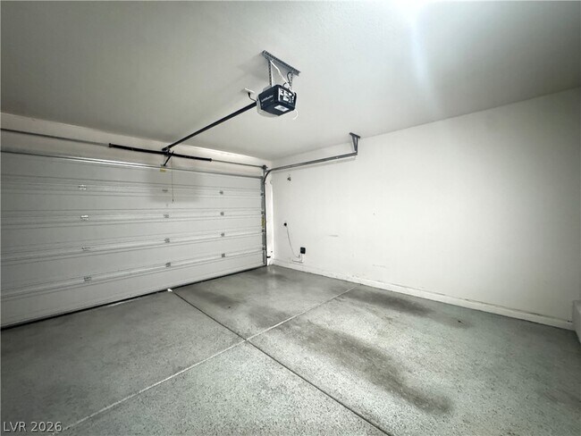 Building Photo - 6208 Yankee Spring St