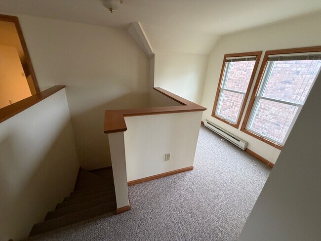 Building Photo - 419 W Doty St