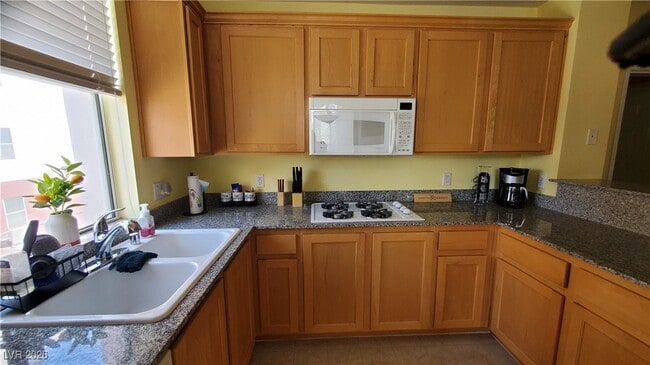 Building Photo - 47 E Agate Ave