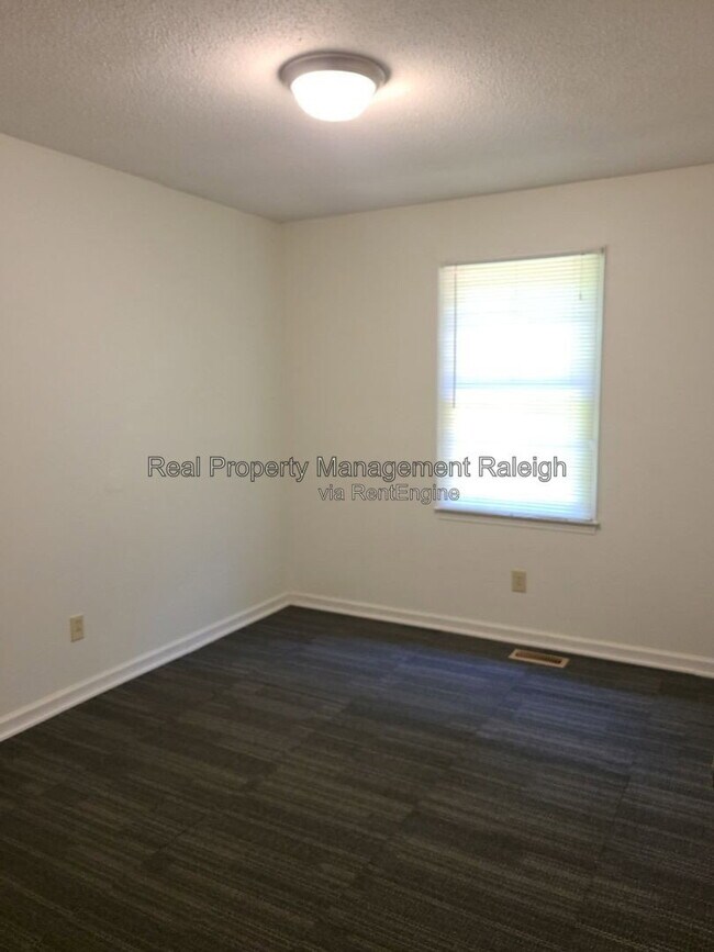 Building Photo - 12421 Marsh Field Dr