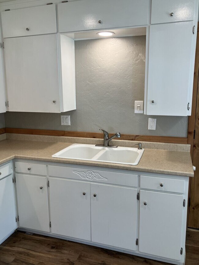 Building Photo - Cozy Three Bedroom Home in South Salem
