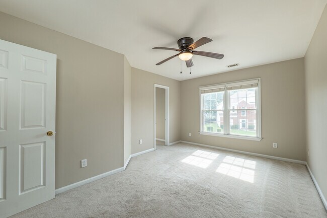 Building Photo - 315 Foe Creek Dr