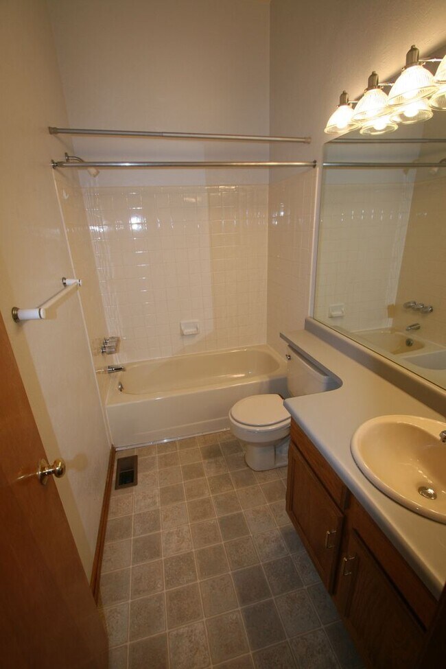 Building Photo - Tri-Level Home in Thornton, CO