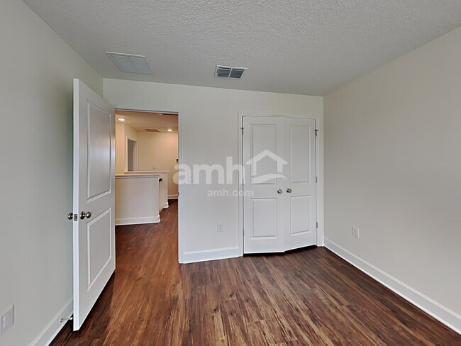 Building Photo - 2128 Saffron Walden Dr