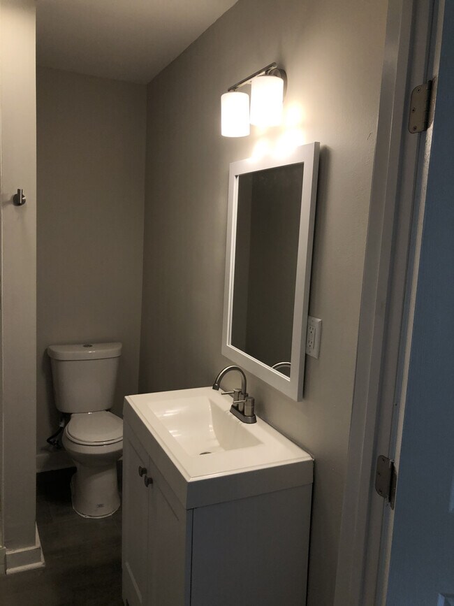 Building Photo - 301 West 35th Unit B