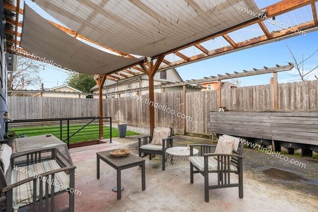 Building Photo - Charming 4-Bedroom Home in University Park with Finished Basement & Spacious Living Areas