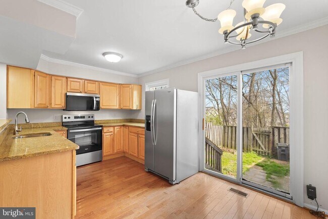 Building Photo - 8483 Laurel Oak Dr