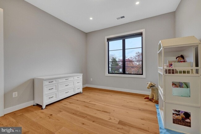 Building Photo - 1100 Balls Hill Rd