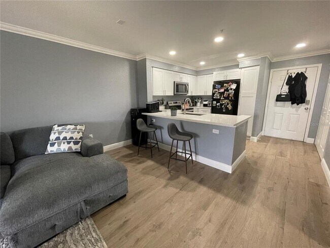 Building Photo - 13905 Fairway Island Dr