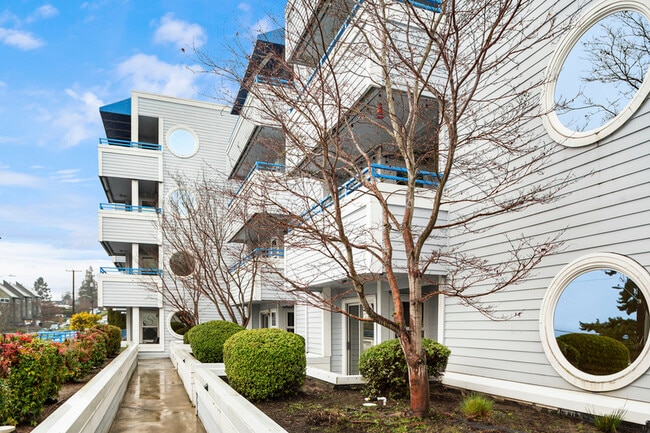 Building Photo - 2244 13th Ave W