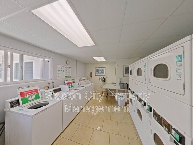 Building Photo - 4902 Sandyland Rd