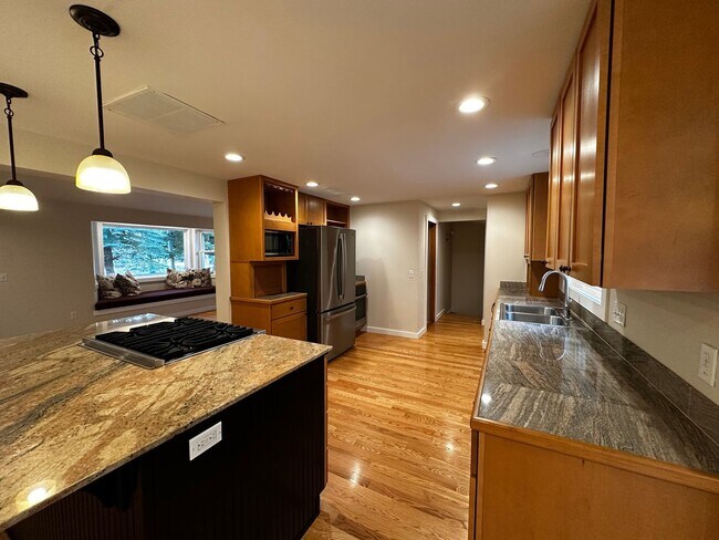 Building Photo - 4 Bed, 3 Bath Home in Hailey, Idaho with Beautiful Mountain Views