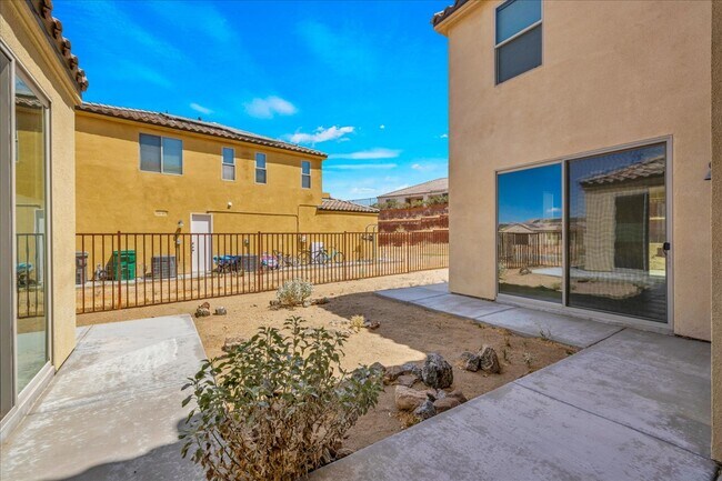 Building Photo - 56923 Ivanhoe Dr