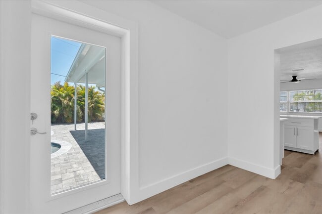 Building Photo - 8801 Sunlit Cove Dr NE