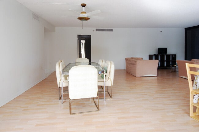 Building Photo - 2450 Presidential Way