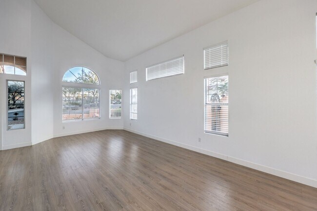 Building Photo - Beautiful 4BR / 3BA Corner-Lot Home with Designer Finishes